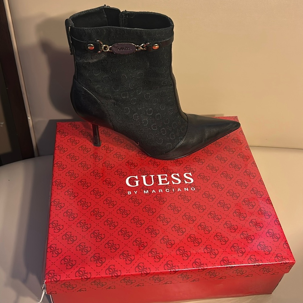 Guess heeled bootie